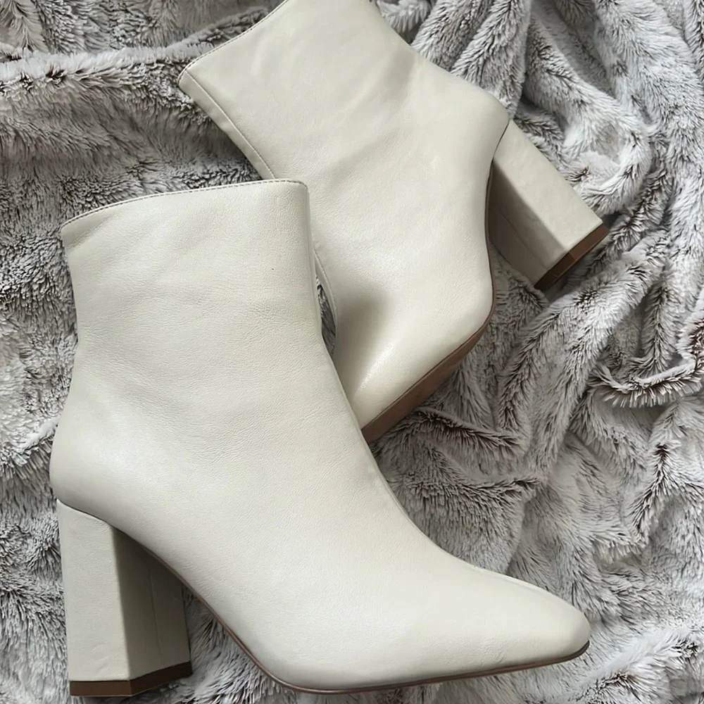 Jaggar White Boots NWOB - Picture 3 of 4